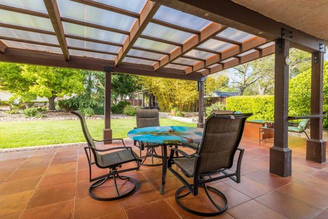 23540 Oriente Way, Ramona CA: https://media.crmls.org/mediaz/e26afdf1-a121-4239-b6bf-ad81ecc55b9a.jpg