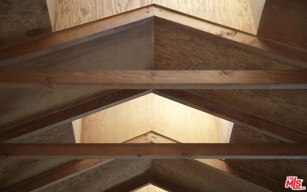 https://media.crmls.org/mediaz/e26b21f8-9524-404c-acbb-588c42dceaa3.jpg?preset=X-Large