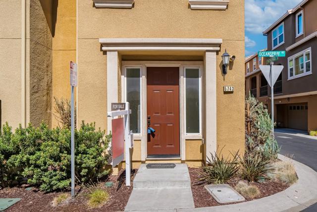 5743 Oceanspray Road, Newark CA: https://media.crmls.org/mediaz/e26b82fc-9e5a-416c-9539-e33399330891.jpg