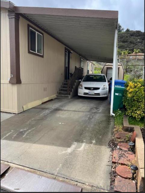 10880 Highway 67, Lakeside CA: https://media.crmls.org/mediaz/e26b9aa3-1399-4fbd-a0cd-6ec9a5499ac4.jpg