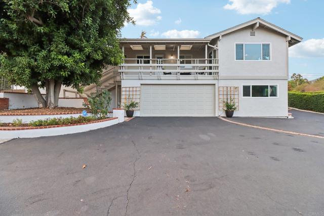 1917 Friendly Drive, Vista CA: https://media.crmls.org/mediaz/e26bc02a-dd7e-4b6d-a8d7-61b02b08ceb6.jpg