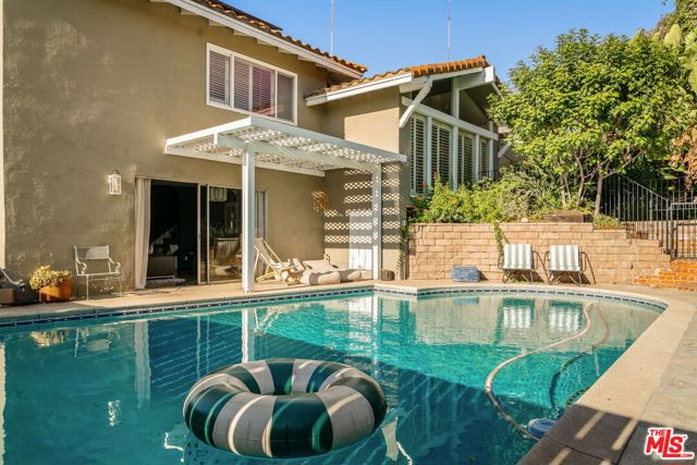 4748 Round Top Drive, Los Angeles CA: https://media.crmls.org/mediaz/e26c580e-26c4-4179-a97f-5cad7c03d65e.jpg