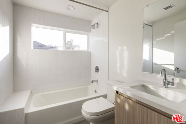 3210 1/2 Verdugo Road, Los Angeles CA: https://media.crmls.org/mediaz/e26c7a17-b44a-4a17-ad6a-8e34bba25848.jpg