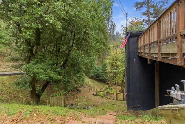 2343 Arrowhead Drive, Oakland CA: https://media.crmls.org/mediaz/e26ca2b9-d7a3-4659-aad1-fbf4f9d005d6.jpg