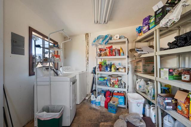 20101 Panoche Road, Paicines CA: https://media.crmls.org/mediaz/e26ce9b2-3c8b-4622-91ed-8598893ff648.jpg