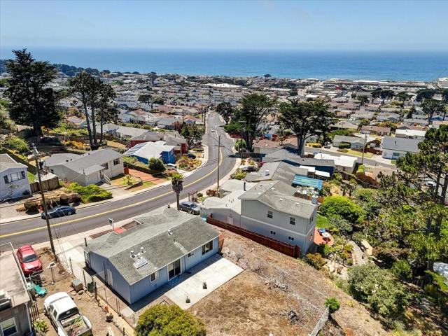 331 Manor Drive, Pacifica CA: https://media.crmls.org/mediaz/e26d0a0f-04f8-49d2-8c02-59d9568a1812.jpg