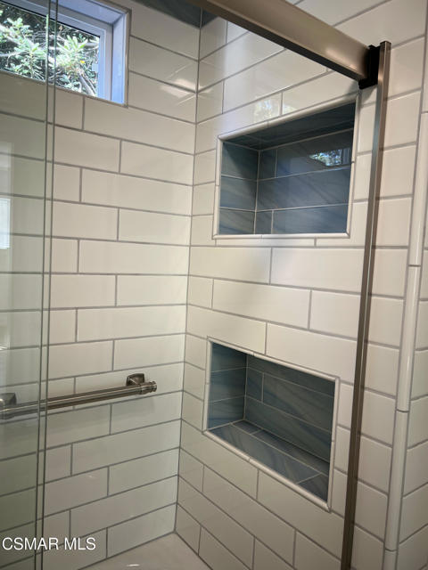 4049 Colonial Avenue, Los Angeles CA: https://media.crmls.org/mediaz/e26d8492-a36b-4c5e-9e88-56d905f5ce0b.jpg