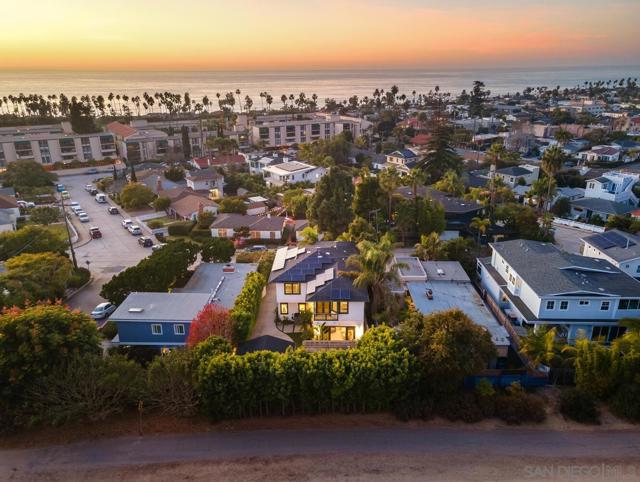 6411 Dowling Dr, La Jolla CA: https://media.crmls.org/mediaz/e26d8841-36f8-4b9b-bd74-fe27ff1cba48.jpg