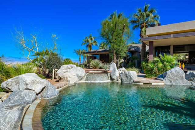 45 Mirada Circle, Rancho Mirage CA: https://media.crmls.org/mediaz/e26d9253-8308-4296-adb5-7b23d4ba9641.jpg