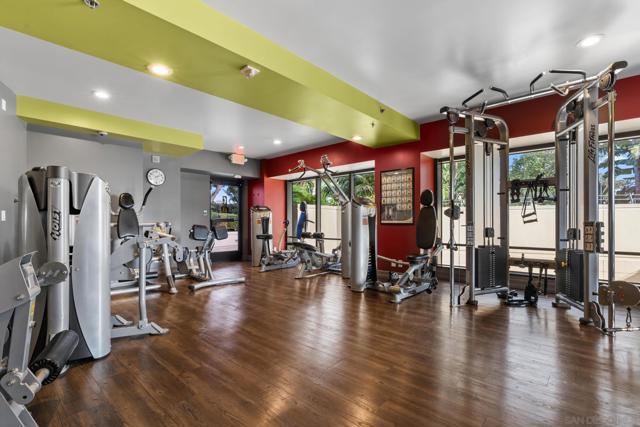 100 Harbor Dr, San Diego CA: https://media.crmls.org/mediaz/e26db8b9-9a83-4901-8183-9ba25fc9c5c1.jpg