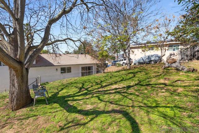 1756 Alhudson Dr, Escondido CA: https://media.crmls.org/mediaz/e26dc220-b100-4b52-9d40-f18bf913f50a.jpg
