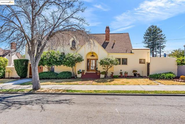 5605 Picardy Dr, Oakland CA: https://media.crmls.org/mediaz/e26dd53a-088d-4778-9454-00210dc81d50.jpg