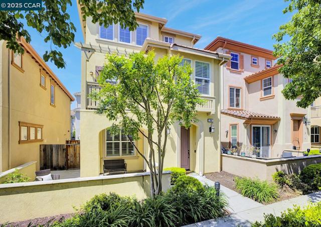 244 Selby Ln, Livermore CA: https://media.crmls.org/mediaz/e26e3699-1084-428c-8ae5-fc8d32c14c43.jpg