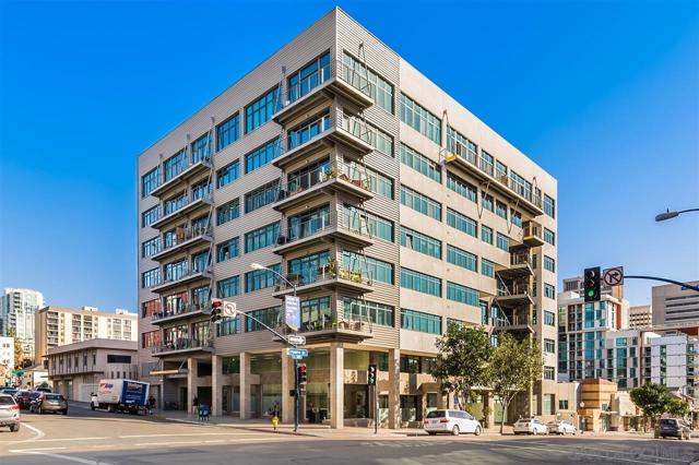 1551 4Th Ave, San Diego CA: https://media.crmls.org/mediaz/e26ea4ea-64ec-43c1-a2da-c73395a4cb90.jpg