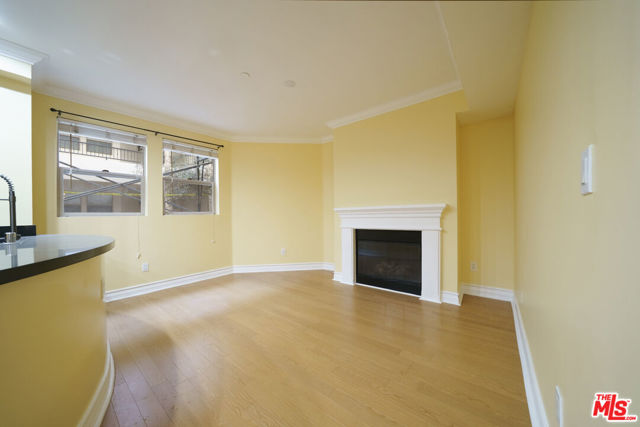 122 N Clark Drive, West Hollywood CA: https://media.crmls.org/mediaz/e26ed0d9-9427-4420-b3ae-4e8dad072a60.jpg