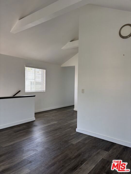 664 Marr Street, Venice CA: https://media.crmls.org/mediaz/e26ef106-d563-4501-92dd-8bdf8f095fd3.jpg