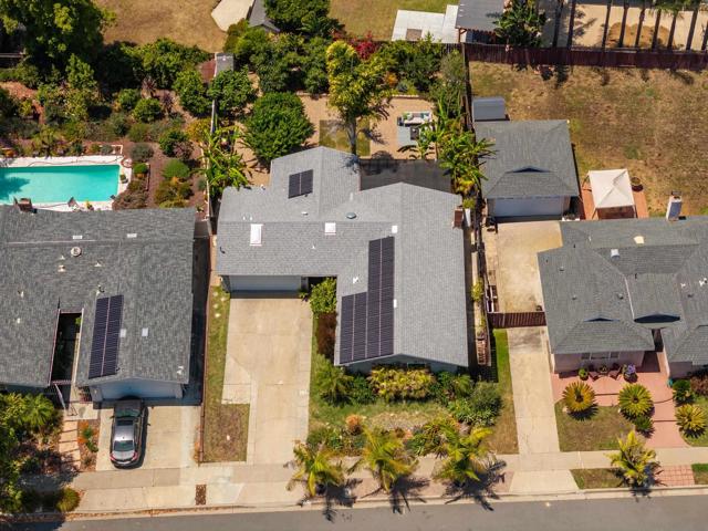 4472 Huerfano Ave, San Diego CA: https://media.crmls.org/mediaz/e26efe3f-8a75-44b4-b607-c876de85acd7.jpg