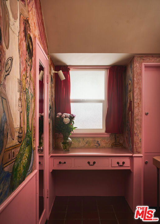 7917 Woodrow Wilson Drive, Los Angeles CA: https://media.crmls.org/mediaz/e26f3b13-a4c9-4cfb-bfbf-05d9dfa223d3.jpg
