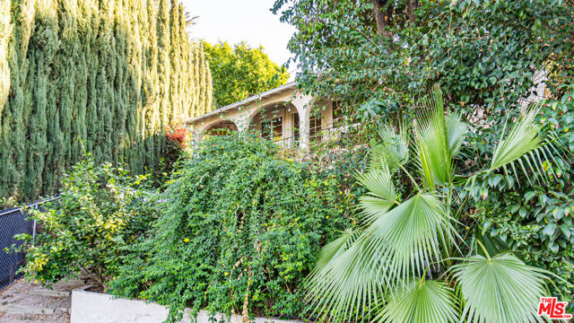 4707 Bedel Street, Woodland Hills CA: https://media.crmls.org/mediaz/e26f64cf-af21-4520-8a83-ec0c86ba8f02.jpg