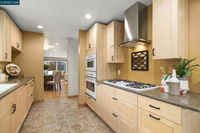 2055 Morello Ave, Pleasant Hill CA: https://media.crmls.org/mediaz/e26f7842-6543-4630-9b5e-91ddaea4700e.jpg
