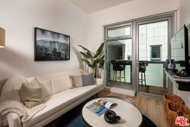 3223 Wilshire Boulevard, Santa Monica CA: https://media.crmls.org/mediaz/e26f8ab0-ec02-48ff-bfbf-ead25c5dc1b4.jpg