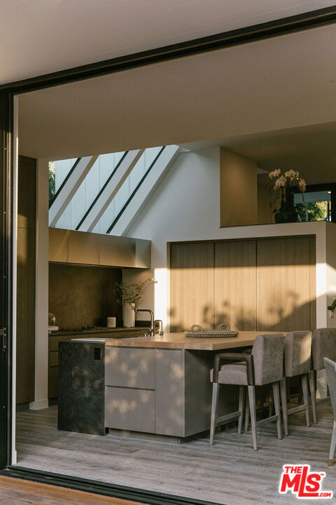 31866 Seafield Drive, Malibu CA: https://media.crmls.org/mediaz/e26fabd2-d03f-4ff2-b902-66f9e04c3c9e.jpg