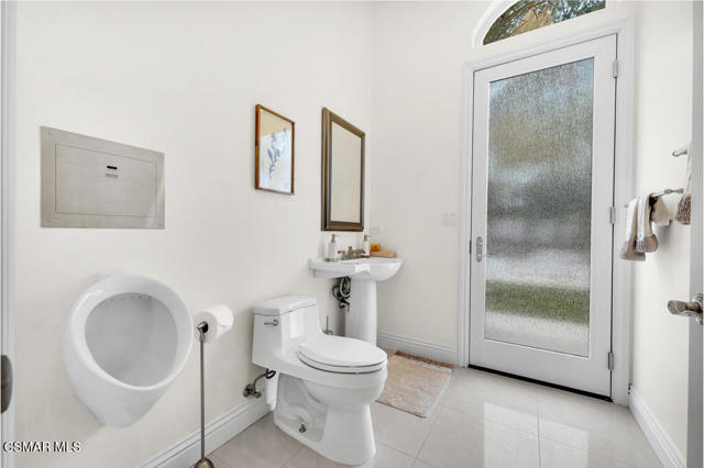 932 Rosario Drive, Thousand Oaks CA: https://media.crmls.org/mediaz/e27034b3-ddc0-4e05-933a-c4fe5e88e13f.jpg
