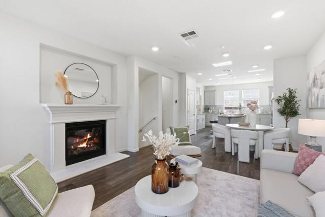 24548 Autumn Mist Way, Hayward CA: https://media.crmls.org/mediaz/e27036b5-f05b-4822-8824-50955ec242a4.jpg