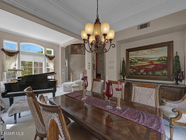 331 Briar Bluff Circle, Thousand Oaks CA: https://media.crmls.org/mediaz/e271200b-43fb-4960-ae81-2f33b9eead45.jpg