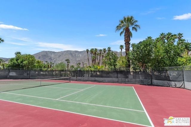 1852 N Mira Loma Way, Palm Springs CA: https://media.crmls.org/mediaz/e2717127-e1e3-496c-b546-7f59e2ff9286.jpg