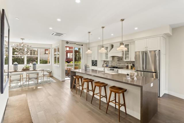 249 Playa Del Norte, La Jolla CA: https://media.crmls.org/mediaz/e2718296-4ed2-4539-9daa-cea74410b8b9.jpg