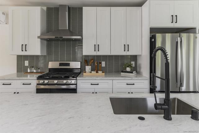 1028 30 Lincoln Ave, San Diego CA: https://media.crmls.org/mediaz/e271c437-e519-4520-b76e-fdf2e7fd84c9.jpg