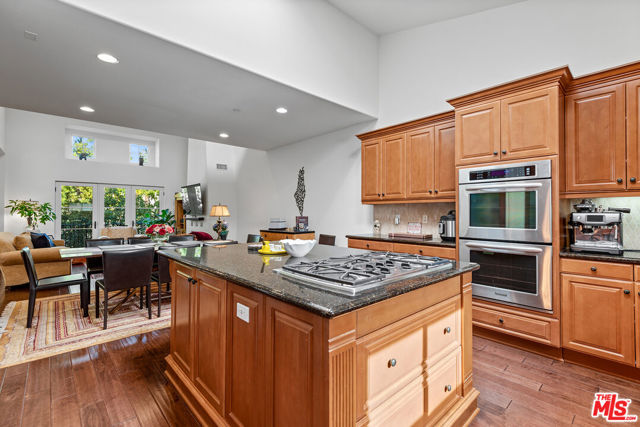 1619 Artesia Boulevard, Manhattan Beach CA: https://media.crmls.org/mediaz/e27273a7-a32c-4cb9-9671-292fbd3cbaea.jpg