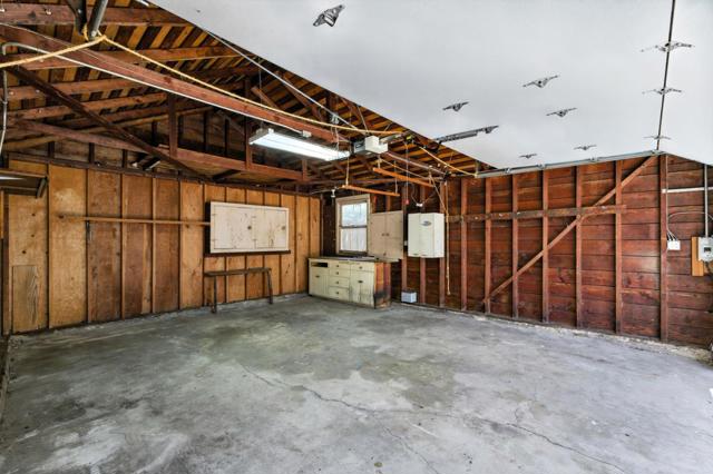 1513 Oak Street, San Mateo CA: https://media.crmls.org/mediaz/e2728fb7-8b1e-4cce-8fce-e389567fe759.jpg