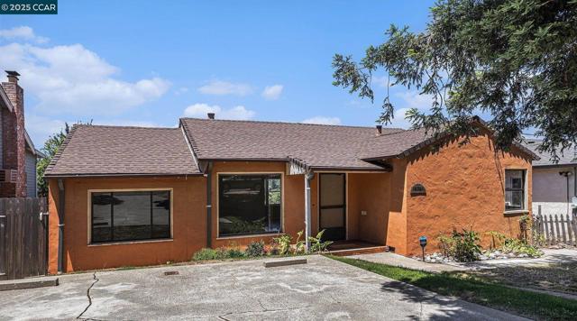 18367 Apricot Way, Castro Valley CA: https://media.crmls.org/mediaz/e2730fb0-fe86-437c-8917-f16fc3f9de8a.jpg