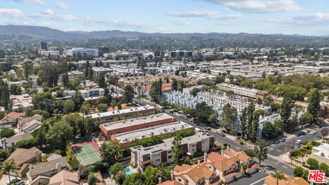 5840 Etiwanda Avenue, Tarzana CA: https://media.crmls.org/mediaz/e2734c95-a647-4ce6-af61-64038d49ec62.jpg