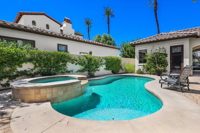 50640 Mandarina, La Quinta CA: https://media.crmls.org/mediaz/e2737bf9-cb50-485e-bcc8-b758407eb337.jpg