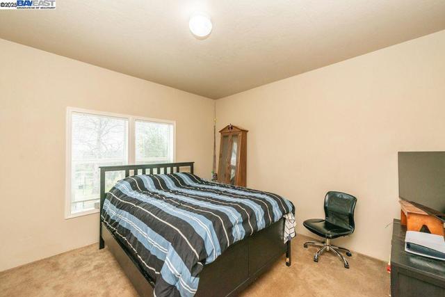 21679 Squaw Grass Trail, Redding CA: https://media.crmls.org/mediaz/e273c543-25bf-4f01-a075-2b656f62a9e0.jpg