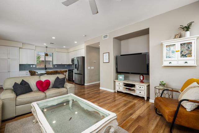 37590 Severn Place, Indio CA: https://media.crmls.org/mediaz/e273f8f9-a03c-489f-bca1-fce7f7fa37d4.jpg