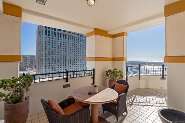 700 W Harbor Dr, San Diego CA: https://media.crmls.org/mediaz/e274c49b-325b-443d-8fe7-21b45e736b57.jpg