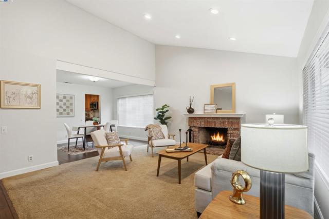 4490 Buckthorn Ct, Concord CA: https://media.crmls.org/mediaz/e275175c-02c3-4bb0-b70d-48ae6e680b78.jpg