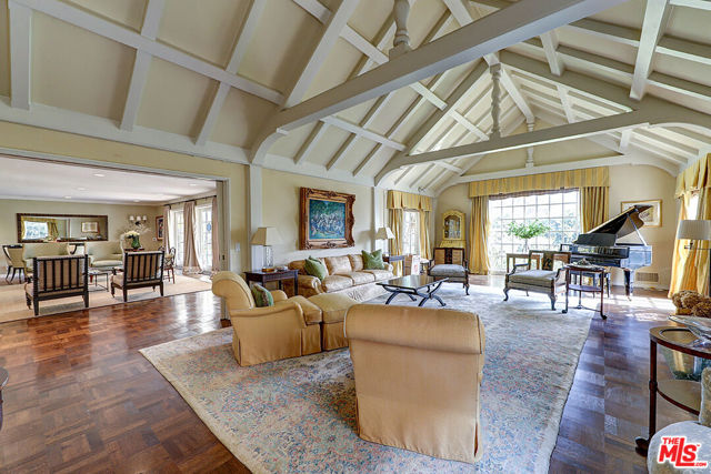 322 N June Street, Los Angeles CA: https://media.crmls.org/mediaz/e2751c07-1fe4-4181-80e6-2deb3dab5d52.jpg