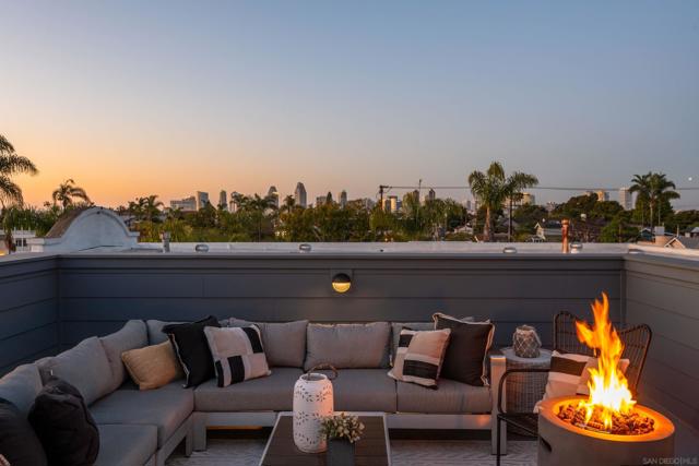 541 Orange Ave, Coronado CA: https://media.crmls.org/mediaz/e2752871-9811-4acc-b89a-c90965aad77e.jpg