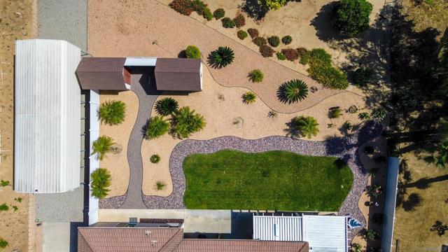 2059 Avocado Knoll Lane, Fallbrook CA: https://media.crmls.org/mediaz/e27552e8-fc10-4bf6-8434-c6fbd6717c77.jpg