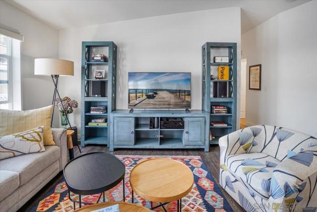 7241 San Luis St, Carlsbad CA: https://media.crmls.org/mediaz/e2756913-8672-44fb-ad9c-340b8c5da9f9.jpg