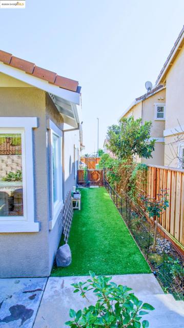 881 Inverness Ln, Brentwood CA: https://media.crmls.org/mediaz/e2759caa-5fda-49b6-b23e-524b13ab0e93.jpg