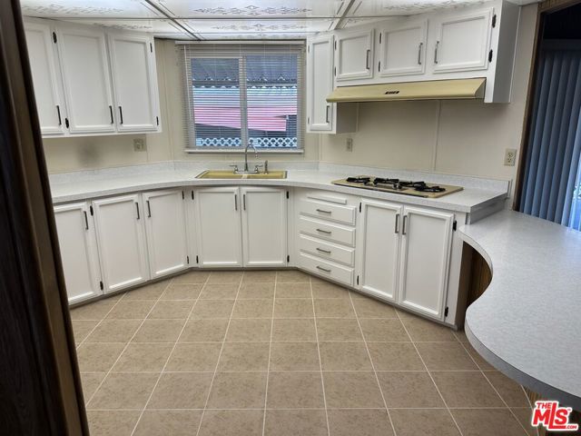 2601 E Victoria Street, Rancho Dominguez CA: https://media.crmls.org/mediaz/e275e1e5-d16c-4138-a32d-ca4976c896dc.jpg