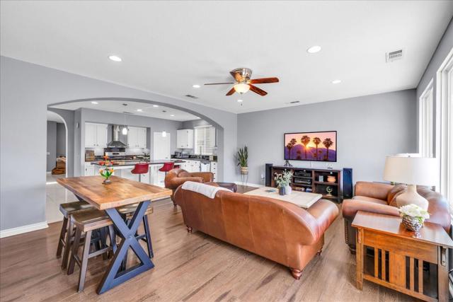 Image 6 of 48 For 84186 Canzone Drive