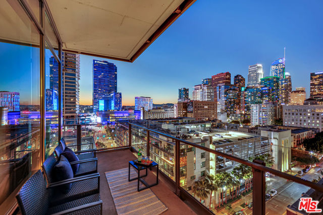 1100 S Hope Street, Los Angeles CA: https://media.crmls.org/mediaz/e2761b12-1620-45f7-b599-07014c22b710.jpg
