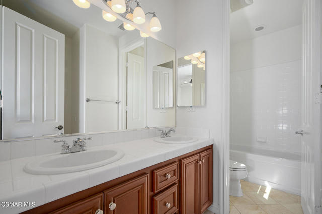 2079 Legacy Drive, Simi Valley CA: https://media.crmls.org/mediaz/e2766434-519f-4f4b-b682-c2076a93e55a.jpg
